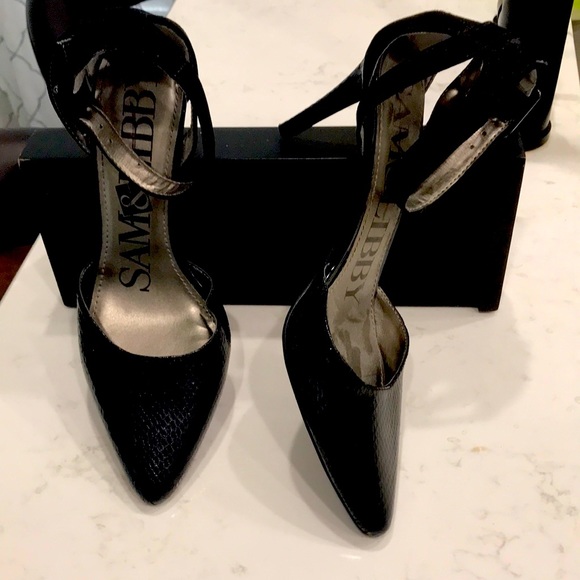 Sam & Libby Shoes - SIZE 7.5 Sam & Libby strap around leg buckle. Gorgeous dress black RUBBER SOLE